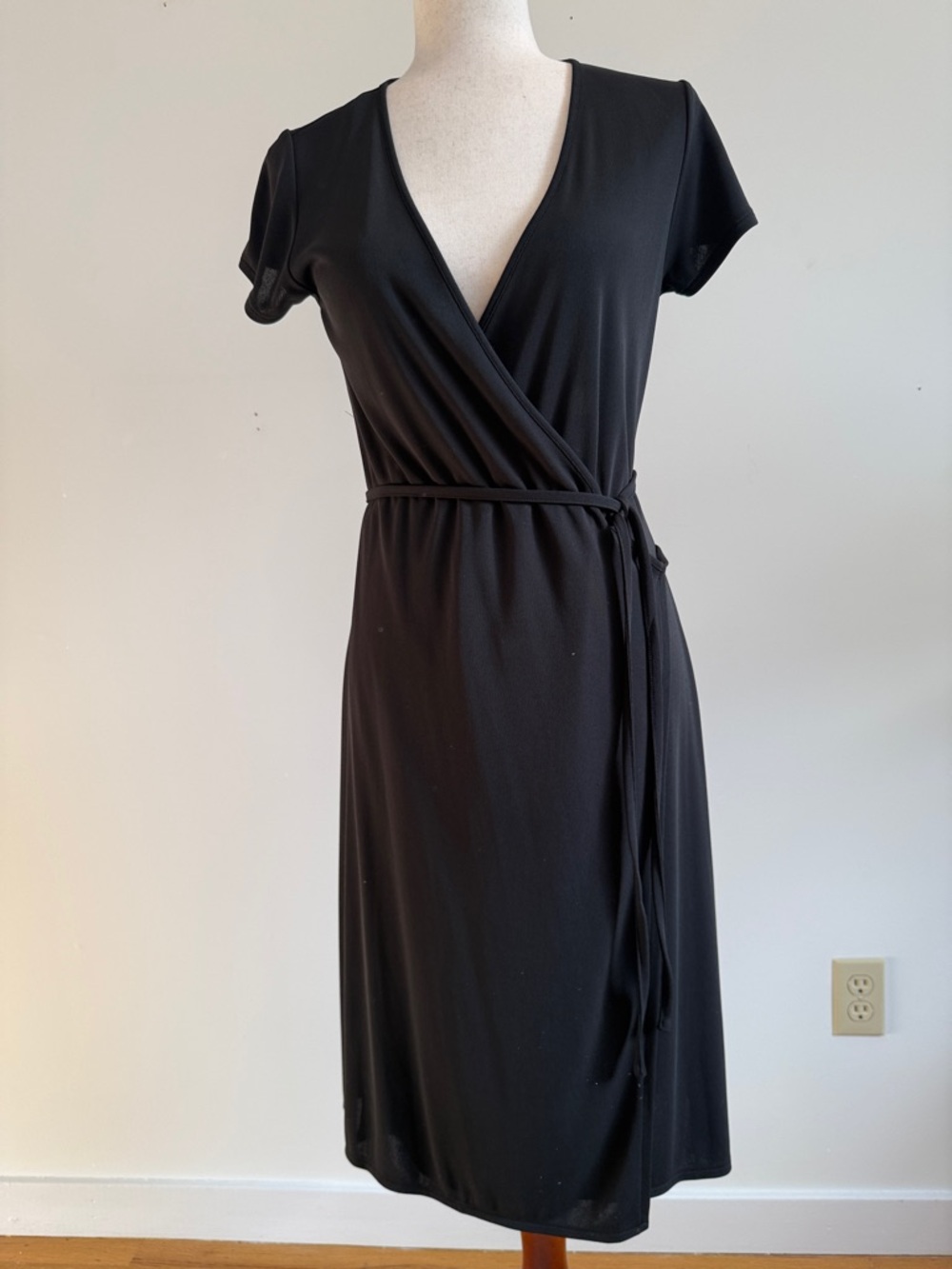 Banana Republic Black Short-Sleeve Wrap Midi Dress